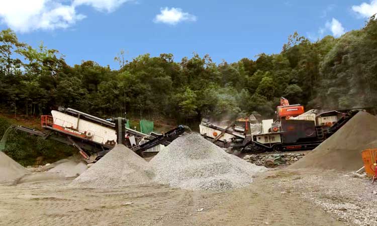 履帶式大口反擊破移動式破碎機(jī)現(xiàn)場畫面